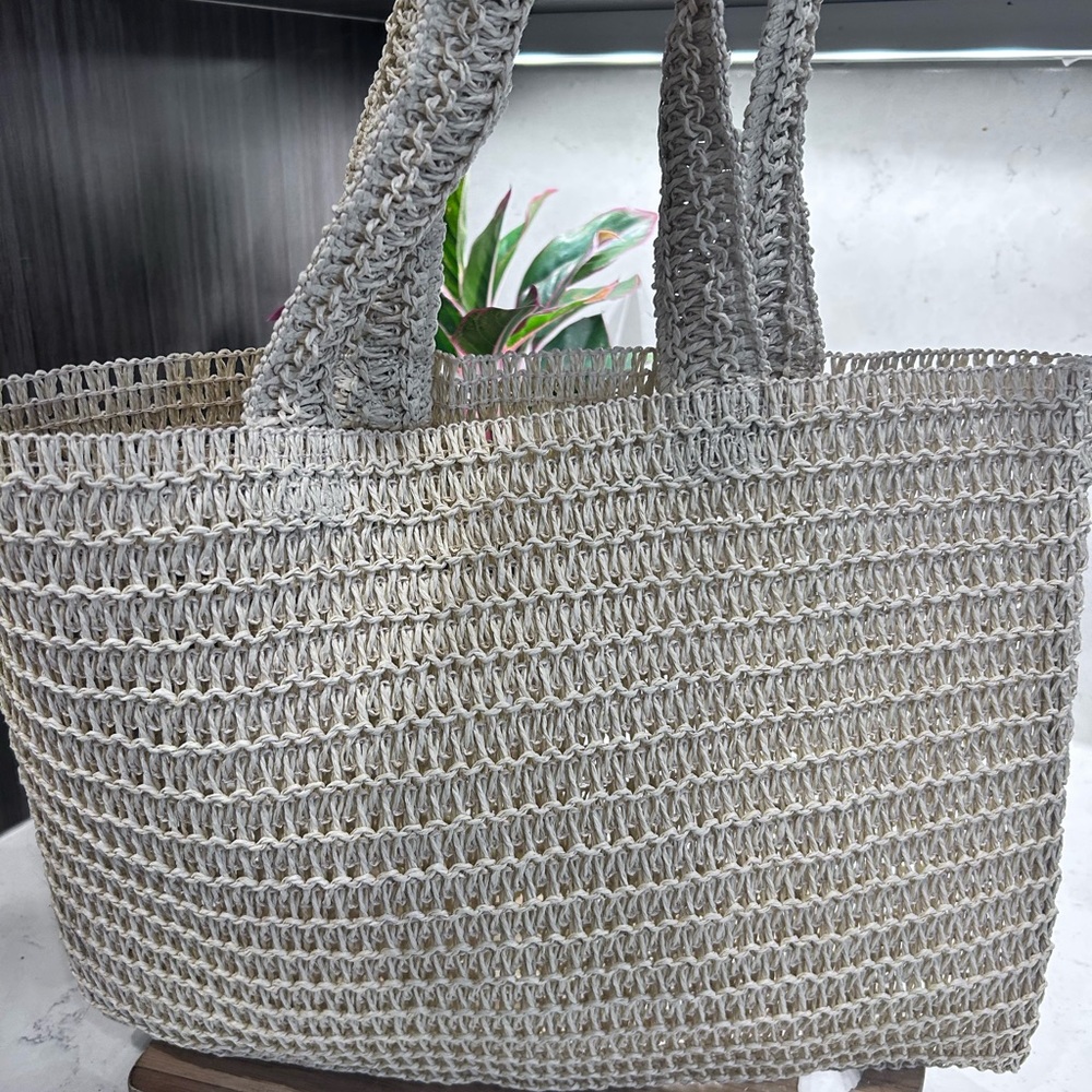Burberry Cream Tote Bag with Structured Design and Woven Texture